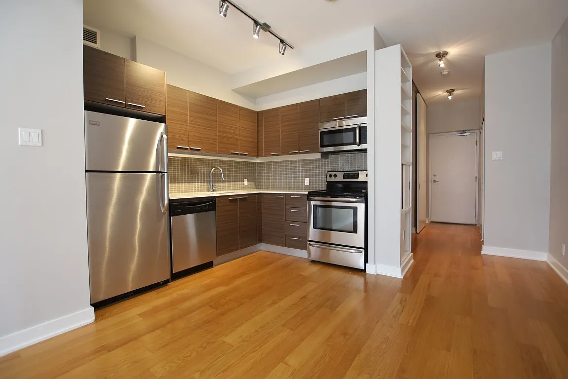 318 Gladstone Avenue — Photo 2