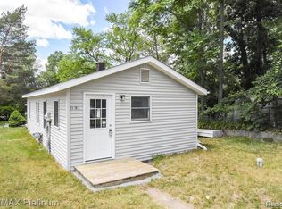 11104 Patterson Lake Dr, Pinckney, MI 48169
