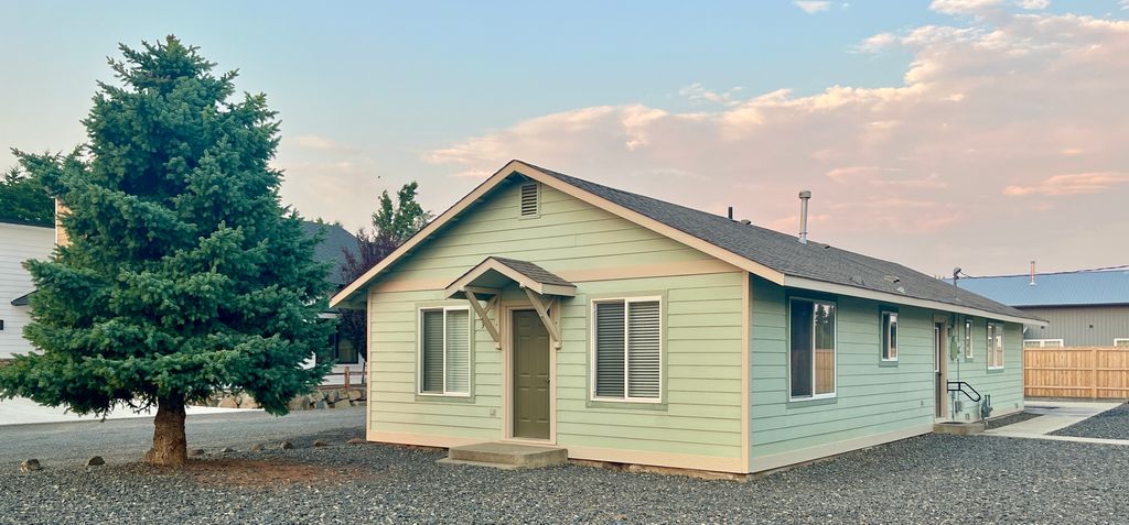 308 S Willow St - Property Image