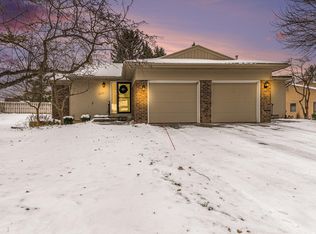 2136 Cranbrook Dr NE, Grand Rapids, MI 49505
