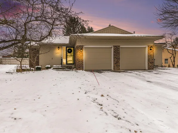 2136 Cranbrook Dr NE, Grand Rapids, MI 49505