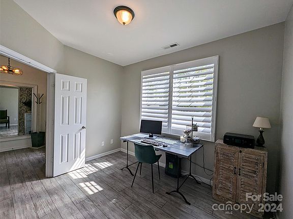 4th image of 4305 Toddington Ln