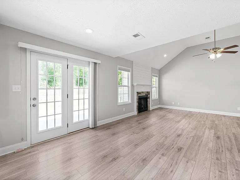 169 Bonnell Dr — Photo 9