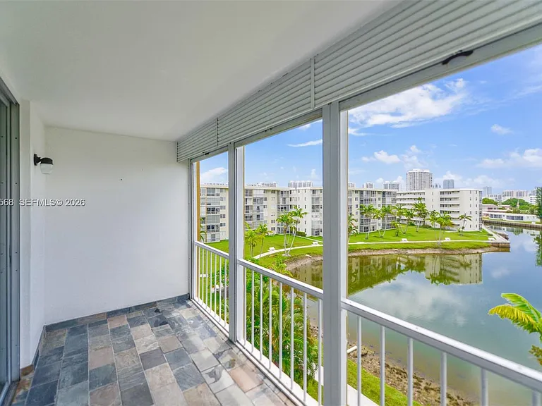 2851 Leonard Dr #J505 — Photo 22
