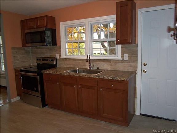 3rd image of 510 Wolcott St