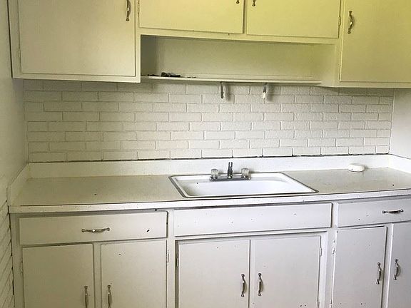 4th image of 4936 Caroline Dr APT 3