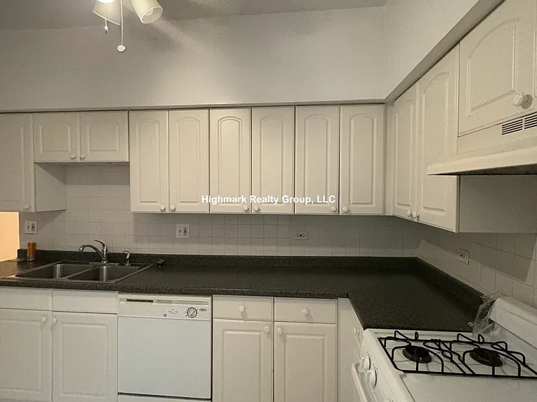 548 Elmwood Ave #2N — Photo 2