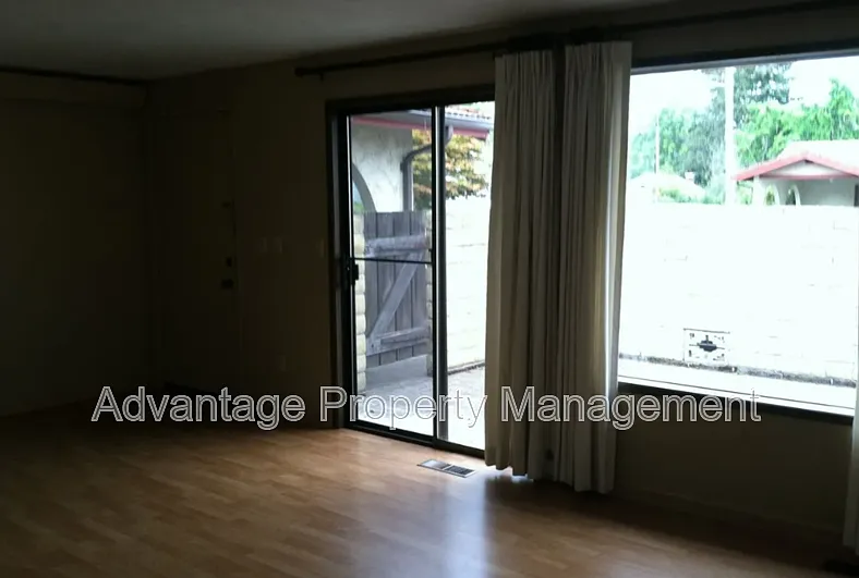 2 bed, 1.0 bath, 950 sqft, $1,900 — Photo 3