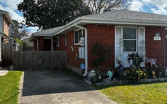 2nd image of 819 Breanon St