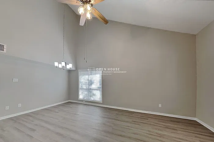 4 bed, 2.5 bath, 2449 sqft, $2,075 — Photo 4
