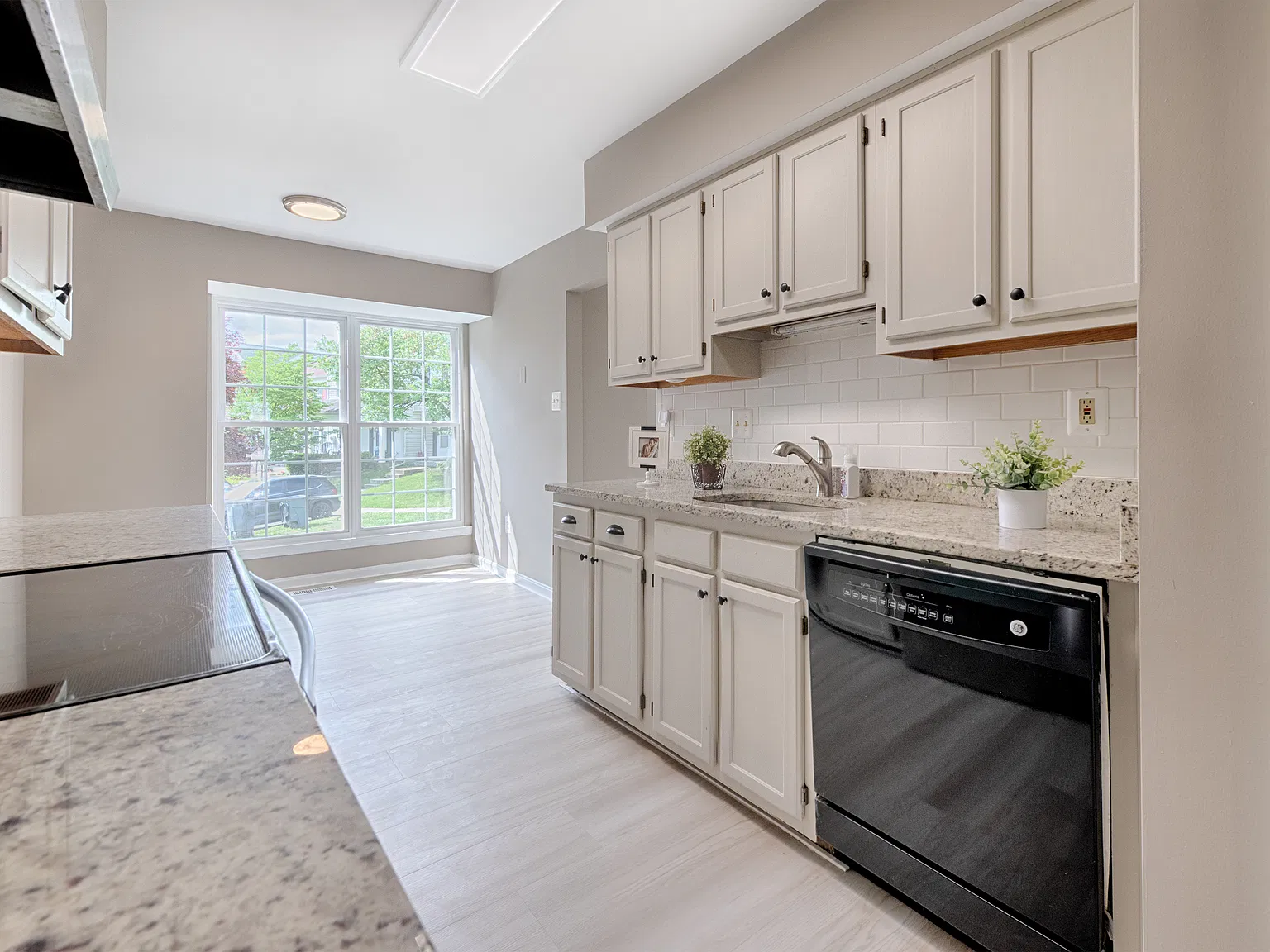 3 bed, 3.5 bath, 1240 sqft, $2,800 — Photo 4