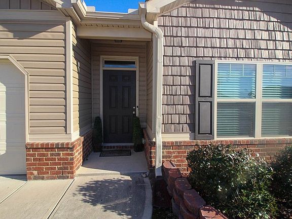 3rd image of 308 Clover Park Ln