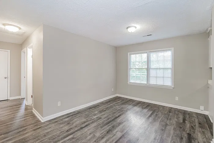 3 bed, 1.0 bath, 1323 sqft, $1,945 — Photo 3