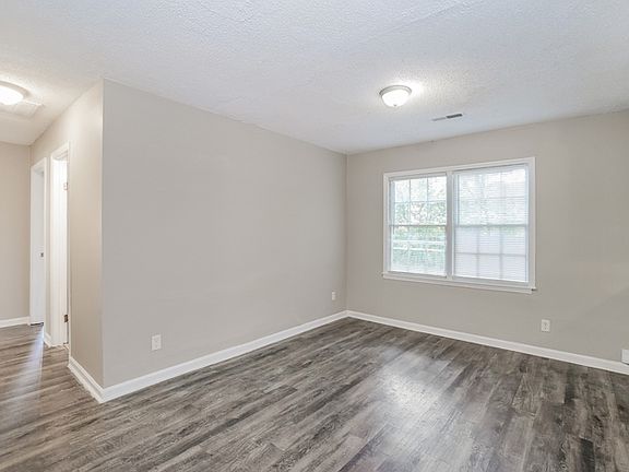 3rd image of 103 Water Oak Dr
