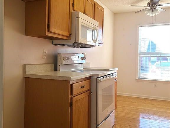 3rd image of 504 Campbell Gardens Rd