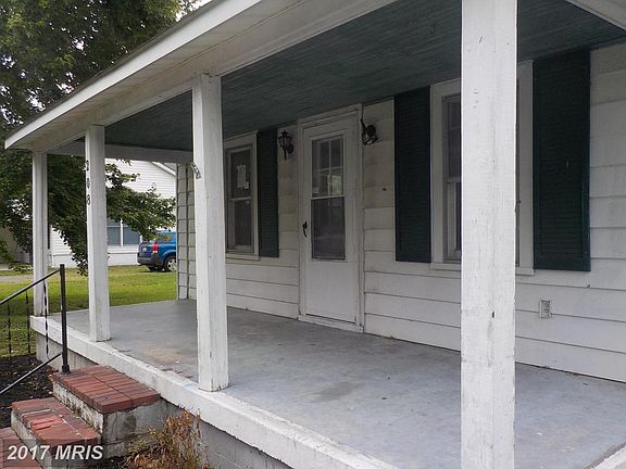 3rd image of 208 Charles St