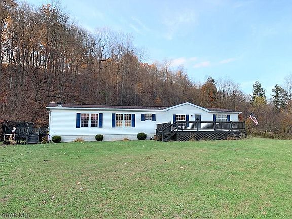 3rd image of 1077 Deichland Rd