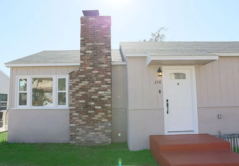 276 E Los Angeles Ave #A — Photo 2