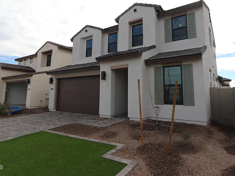 1063 E Zion Way — Photo 3