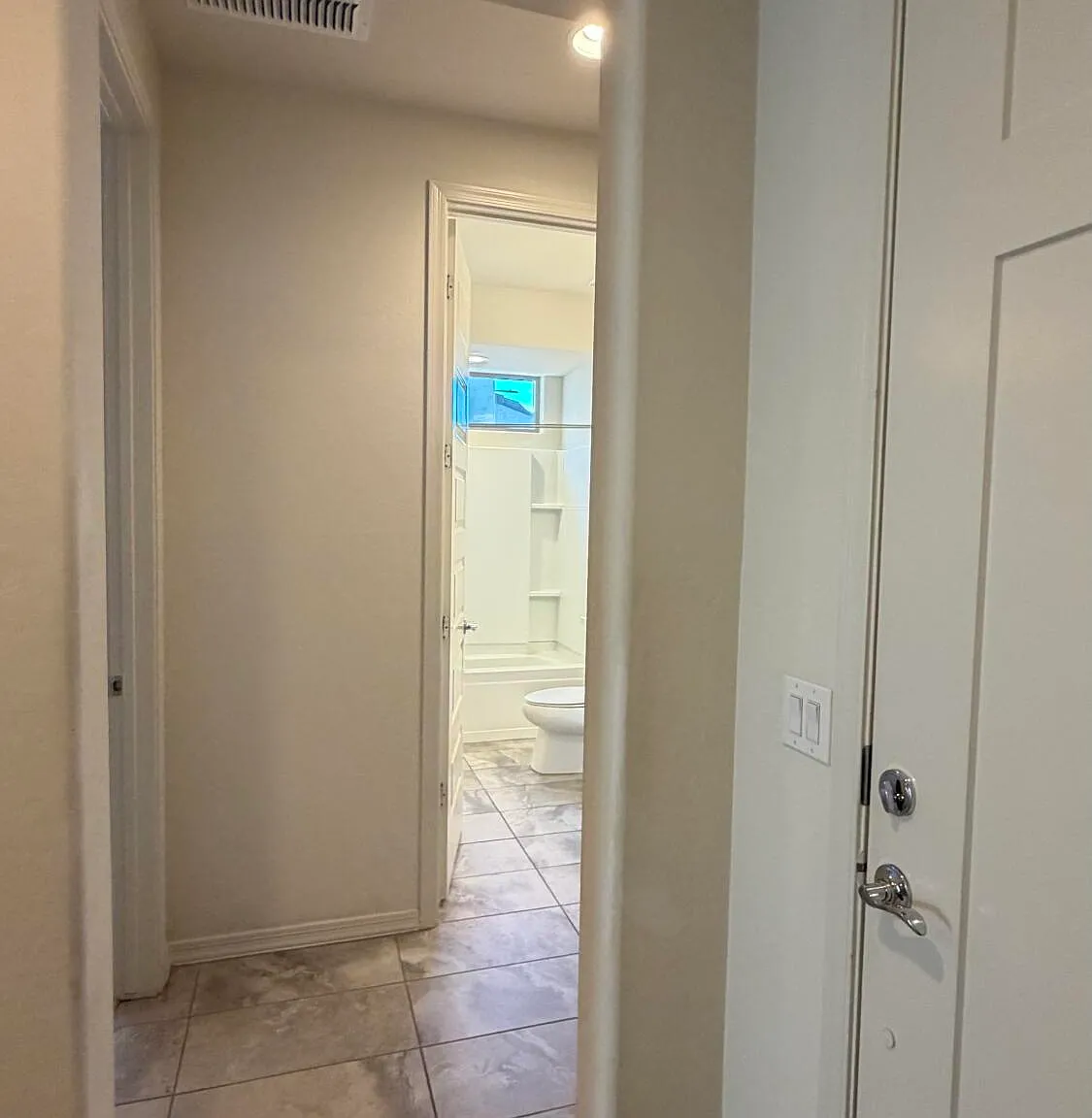 4 bed, 3.0 bath, 2301 sqft, $2,350 — Photo 3
