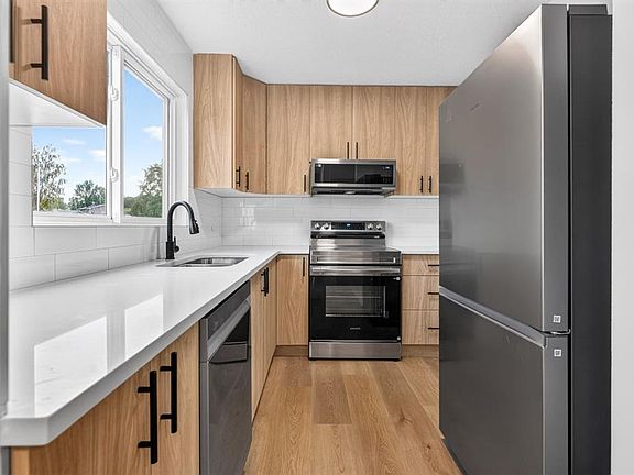 5th image of 5340 N 17th Ave SW #905