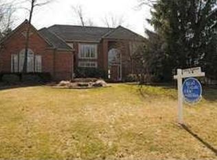 2453 Tall Oaks Dr, Troy, MI 48098