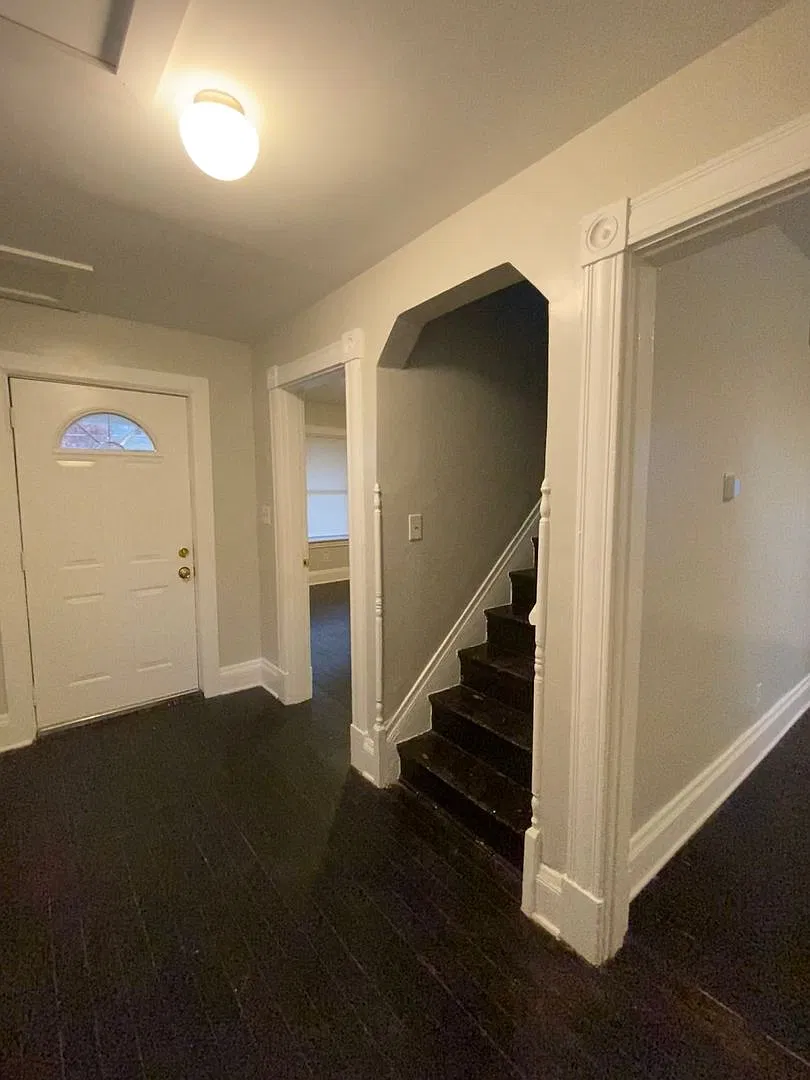 Beautifully updated and Spacious! 2 Bed House in Madisonville with walk through!! — Photo 4