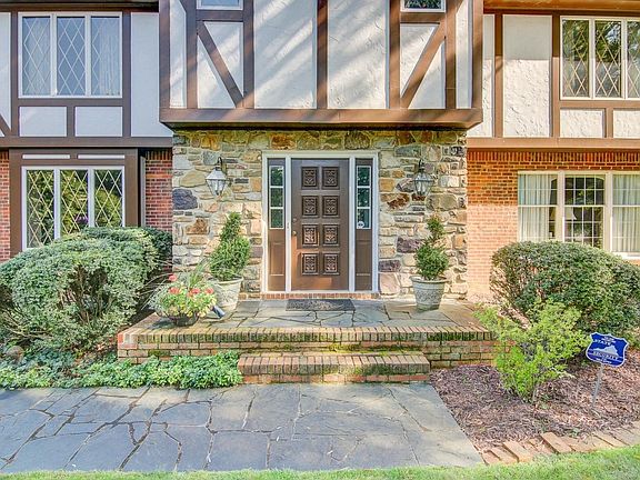 3rd image of 3613 Peakwood Dr SW