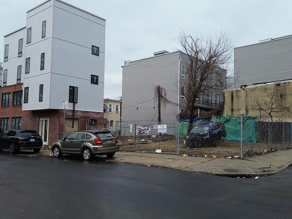 2nd image of 2400 N Mutter St