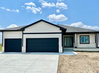 10301 S 77th St, Lincoln, NE 68516