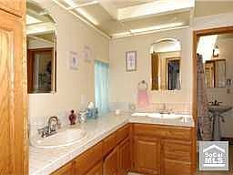 Master bath dressing rm