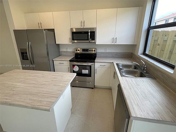 3rd image of 833 NE 211th St #833