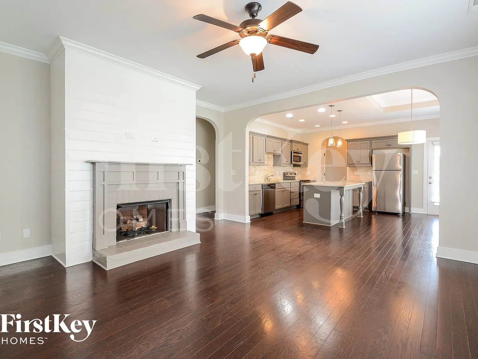 3 bed, 2.0 bath, 1802 sqft, $2,165 — Photo 3