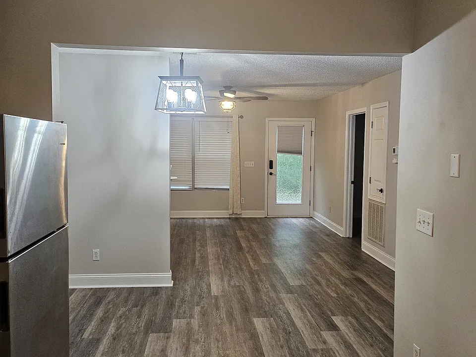 42 Queen Rd