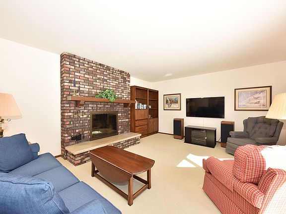 5th image of 10431 Flagstone Dr