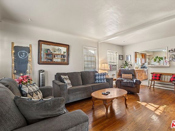 3rd image of 1757 Wellesley Ave