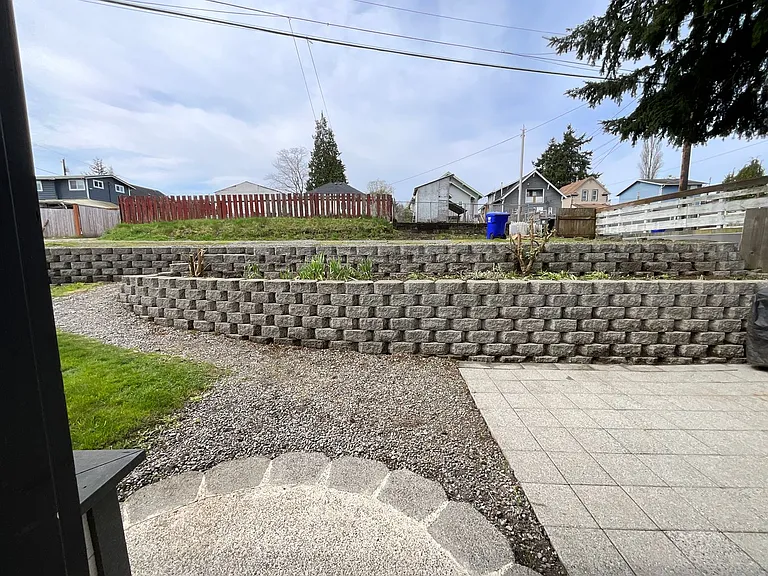 2120 E Grand Ave — Photo 20