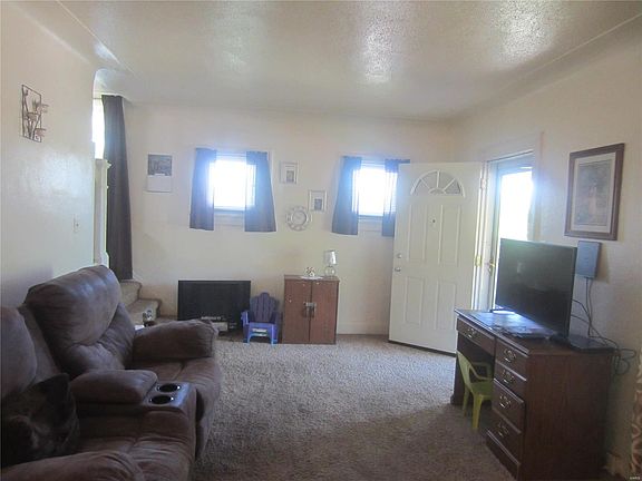 3rd image of 1110 Pardella Ave