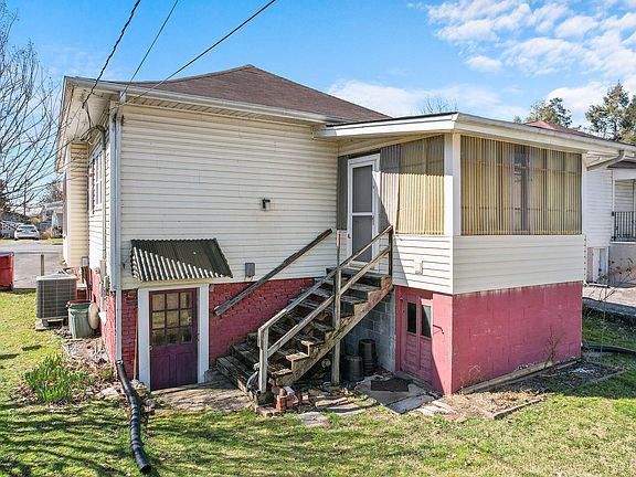 3rd image of 616 Hillcrest Dr