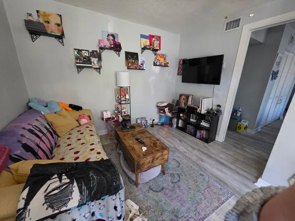 914 SW 7th Ave #1, Gainesville, FL 32601