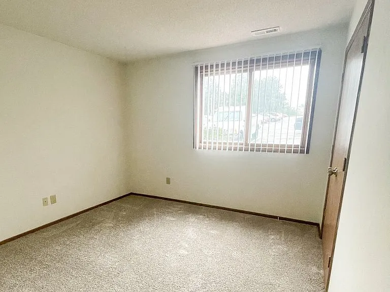 Vista Apartments — Photo 5