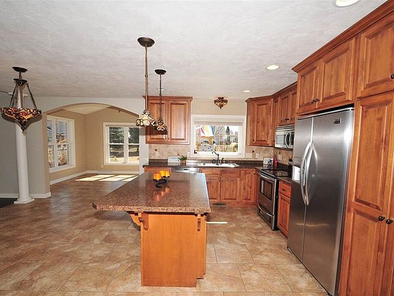 Kitchen appliances included