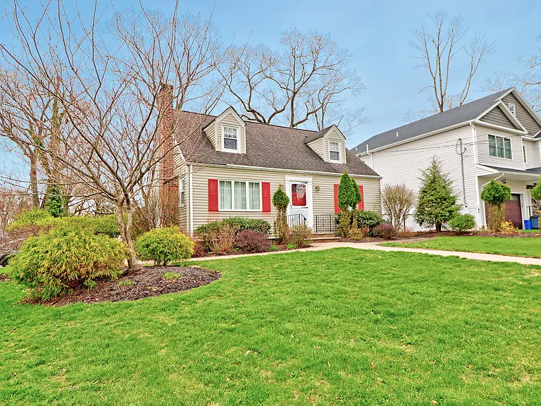1 Salem Pl — Photo 18