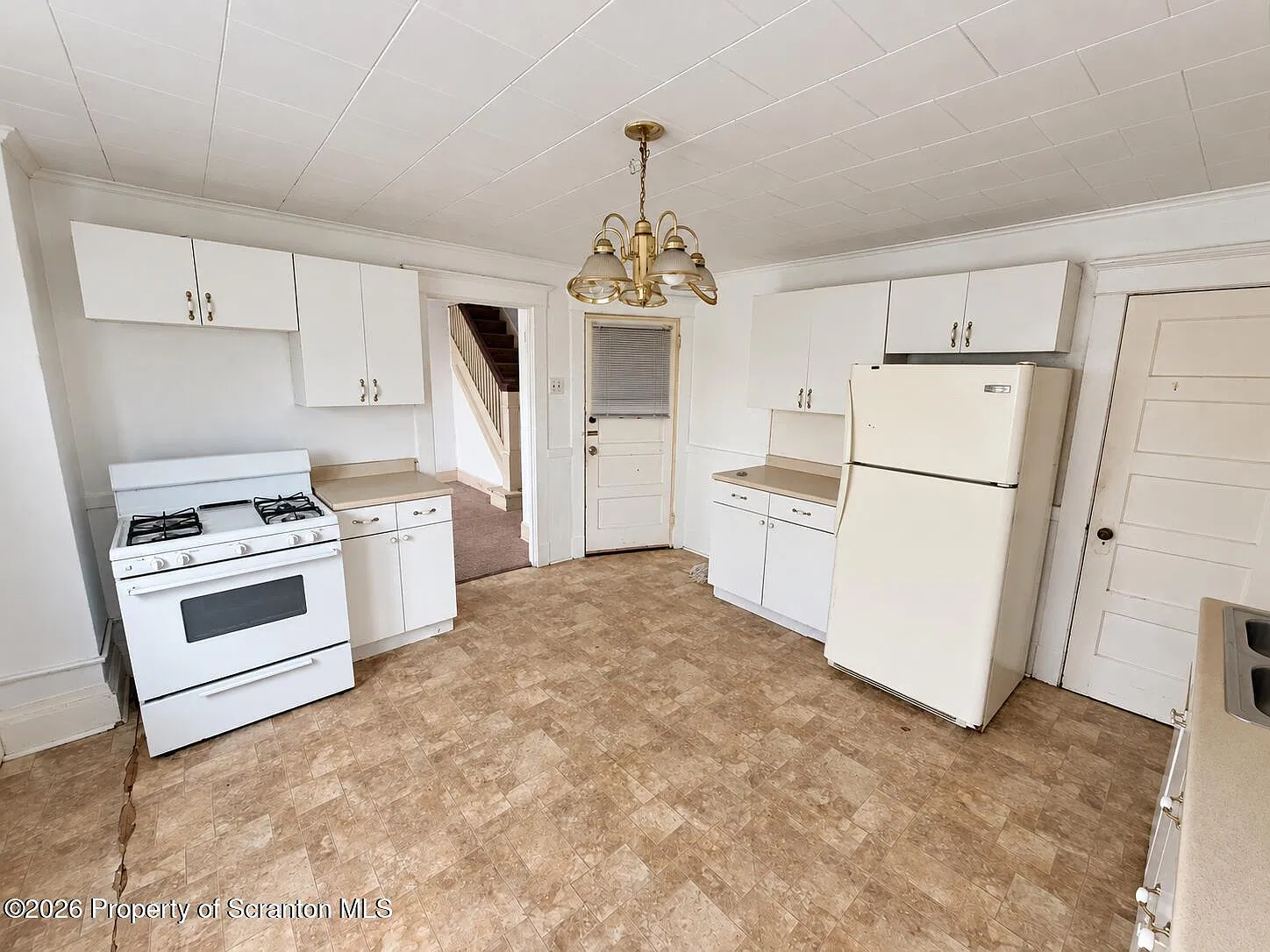3 bed, 1.0 bath, 900 sqft, $975 — Photo 3
