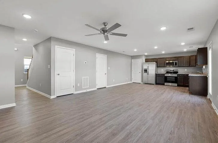 4 bed, 2.5 bath, 1700 sqft, $2,350 — Photo 3