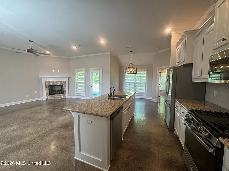 102 Rotherfield Pl — Photo 3