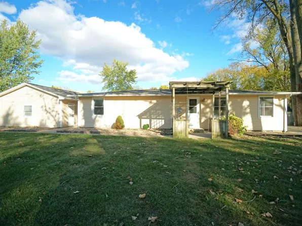 2551 E Sandy Dr, Warsaw, IN 46580