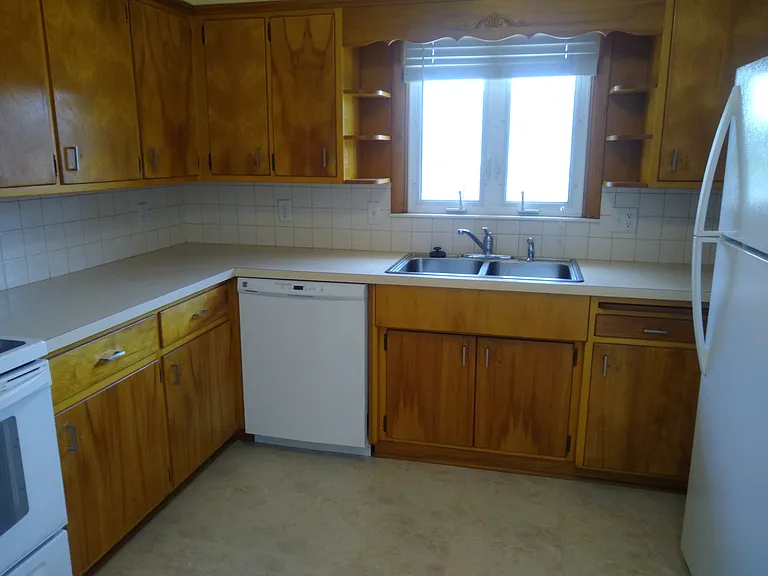 355 Avalon Dr — Photo 7