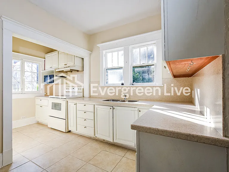 626 Washington Ave — Photo 7