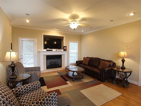 2nd image of 200 Creekview Ln
